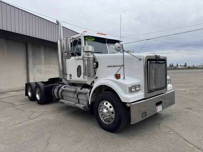 2021 Western Star 4900 in Bakersfield