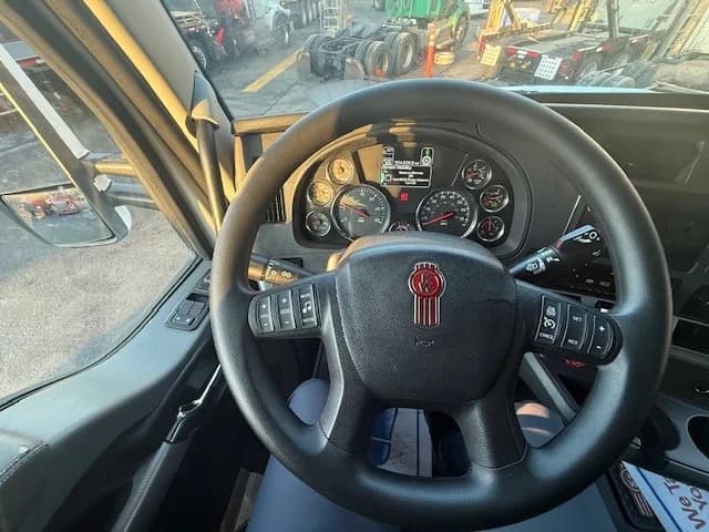 2020 Kenworth T880 in CLARKSBURG, WV — photo 10
