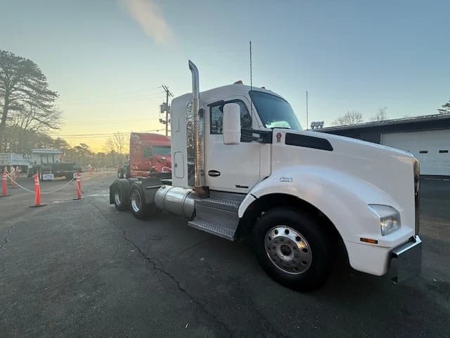 2020 Kenworth T880 in CLARKSBURG, WV — photo 2