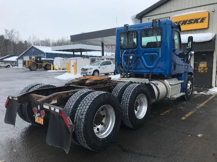 2017 Freightliner Cascadia in Whitesboro, NY — photo 7
