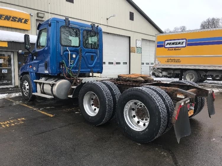 2017 Freightliner Cascadia in Whitesboro, NY — photo 5