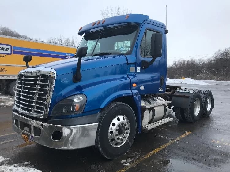 2017 Freightliner Cascadia in Whitesboro, NY — photo 3