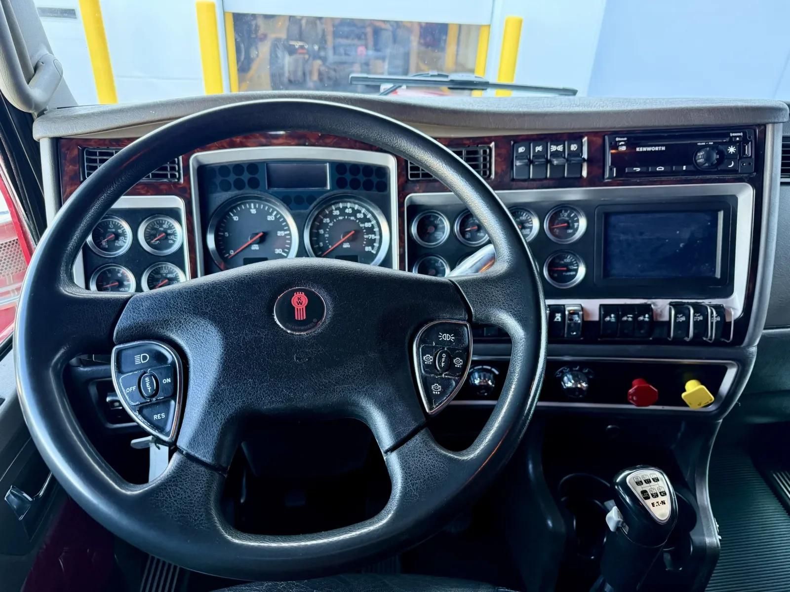2014 Kenworth T800 in New Lenox, IL — photo 16