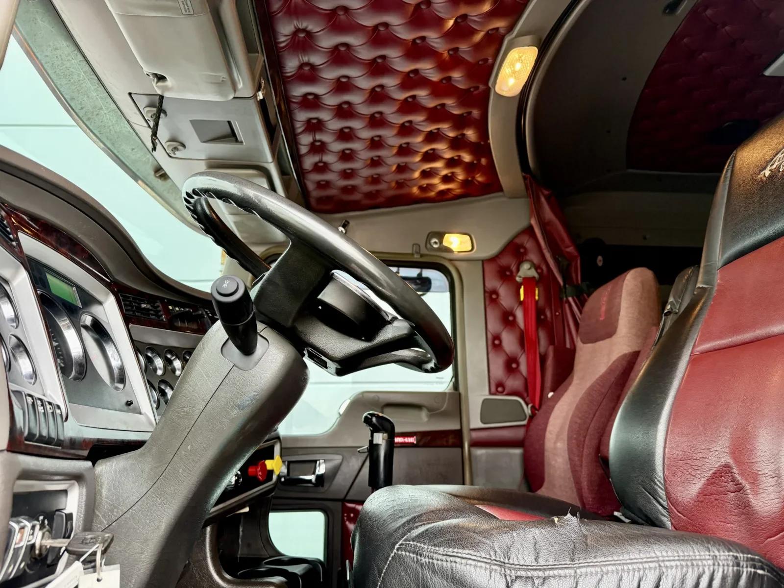 2014 Kenworth T800 in New Lenox, IL — photo 14