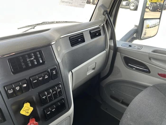 2020 Peterbilt 579 in Houston, TX — photo 36
