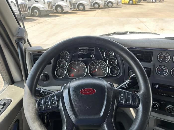 2020 Peterbilt 579 in Houston, TX — photo 38