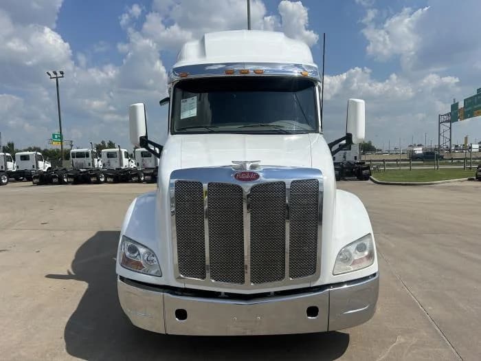 2020 Peterbilt 579 in Houston, TX — photo 9