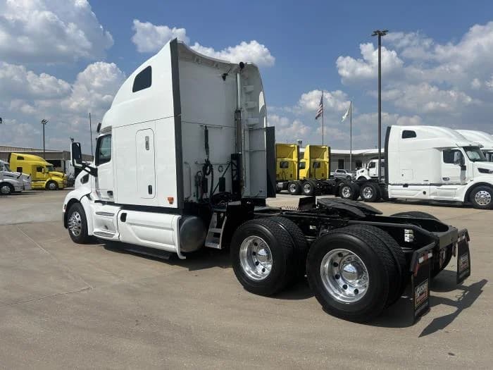 2020 Peterbilt 579 in Houston, TX — photo 4