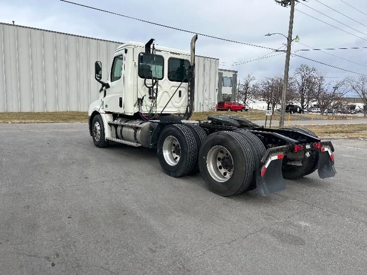 2019 Freightliner Cascadia in Omaha, NE — photo 5