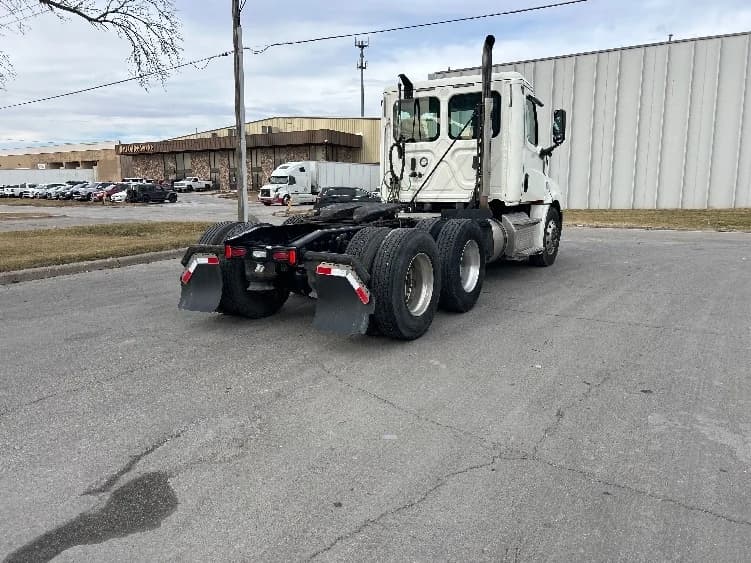 2019 Freightliner Cascadia in Omaha, NE — photo 7