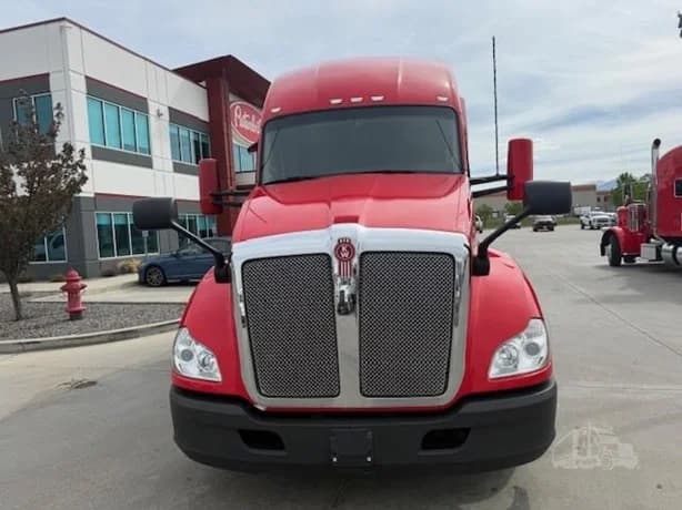 2022 Kenworth T680 in Salt Lake City, UT — photo 2
