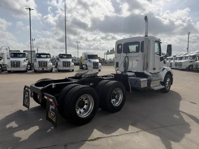 2021 Peterbilt 579 — photo 6