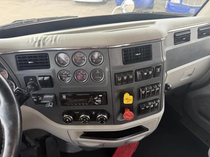 2021 Peterbilt 579 — photo 30