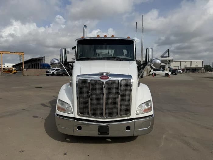 2021 Peterbilt 579 — photo 9