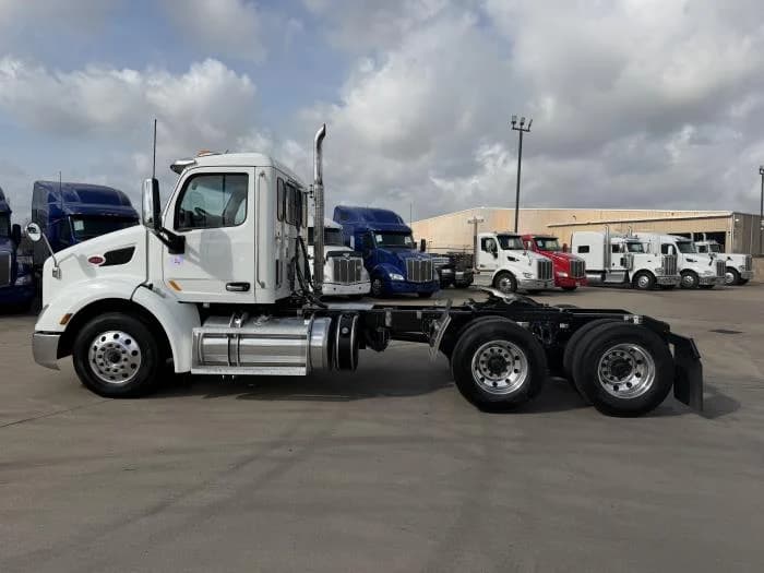 2021 Peterbilt 579 — photo 3