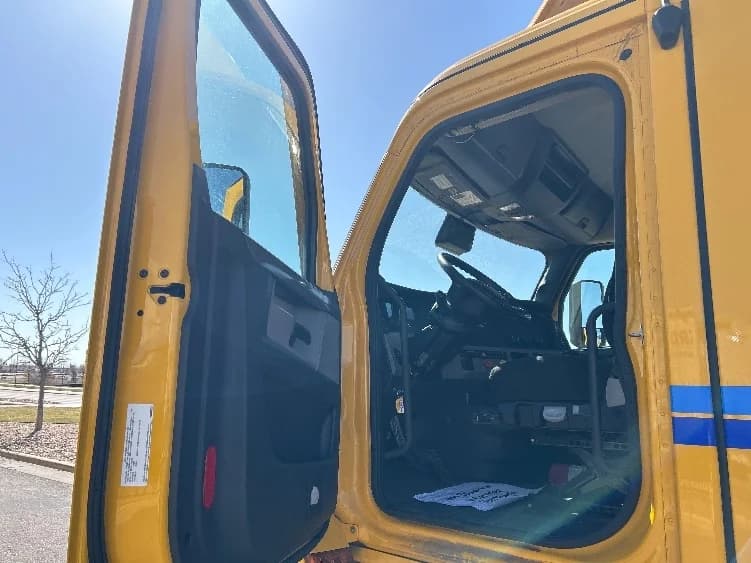 2022 Freightliner Cascadia in Grand Junction, CO — photo 9