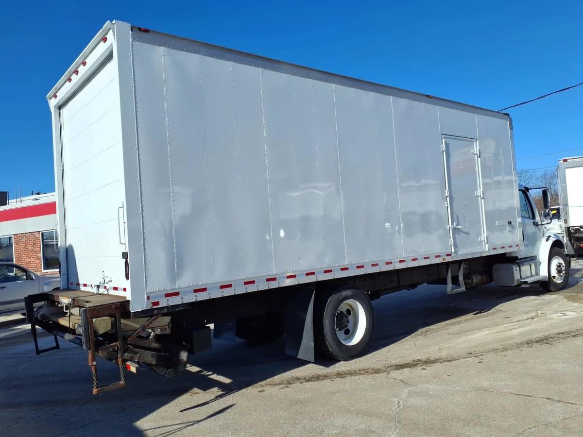 2018 Freightliner M2 106 in Warwick, RI — photo 4