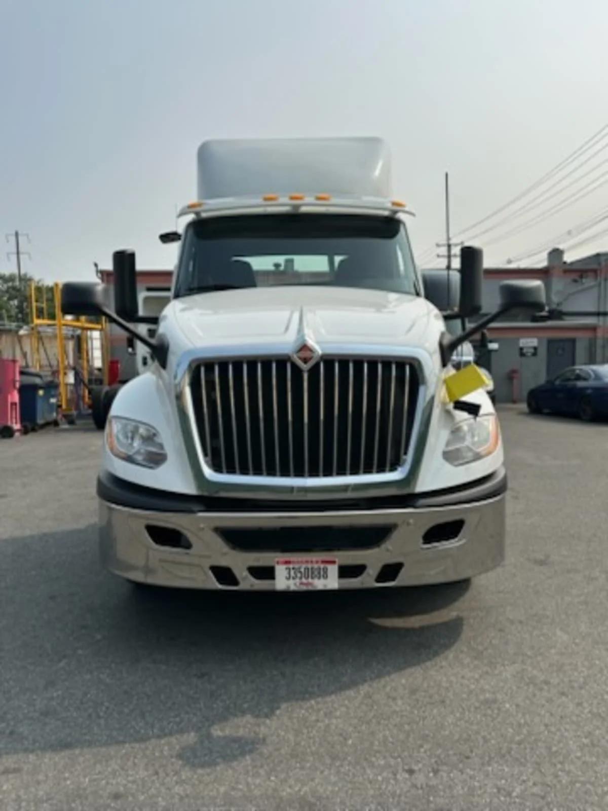 2019 International LT in Newark, NJ — photo 2