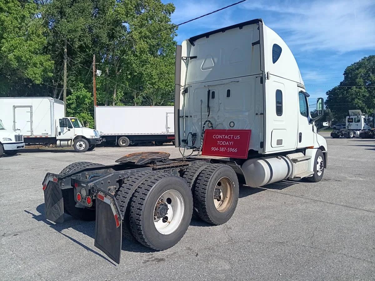 2020 Freightliner Cascadia in Jacksonville, FL — photo 4