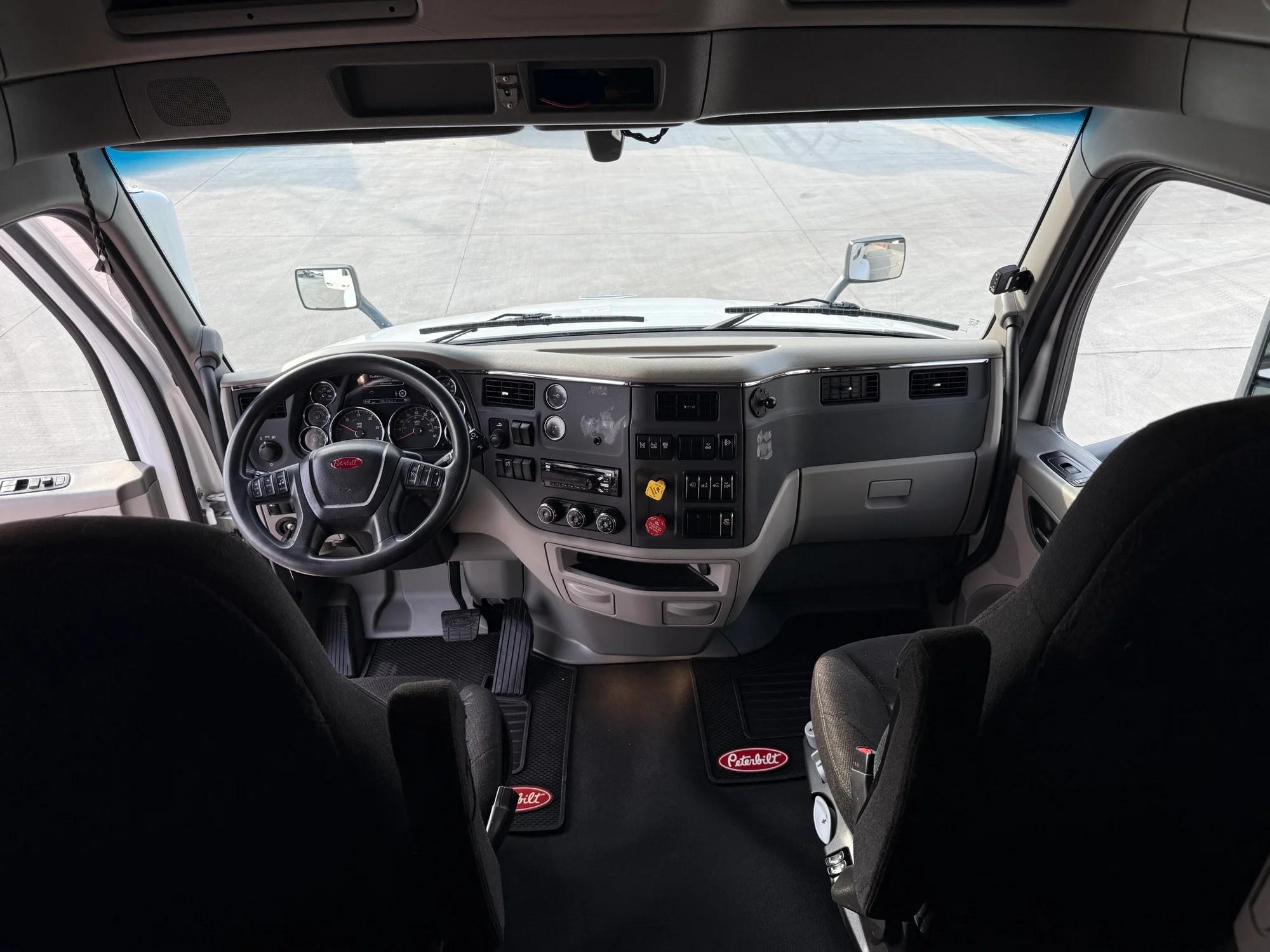 2021 Peterbilt 579 in Lowell, AR — photo 13