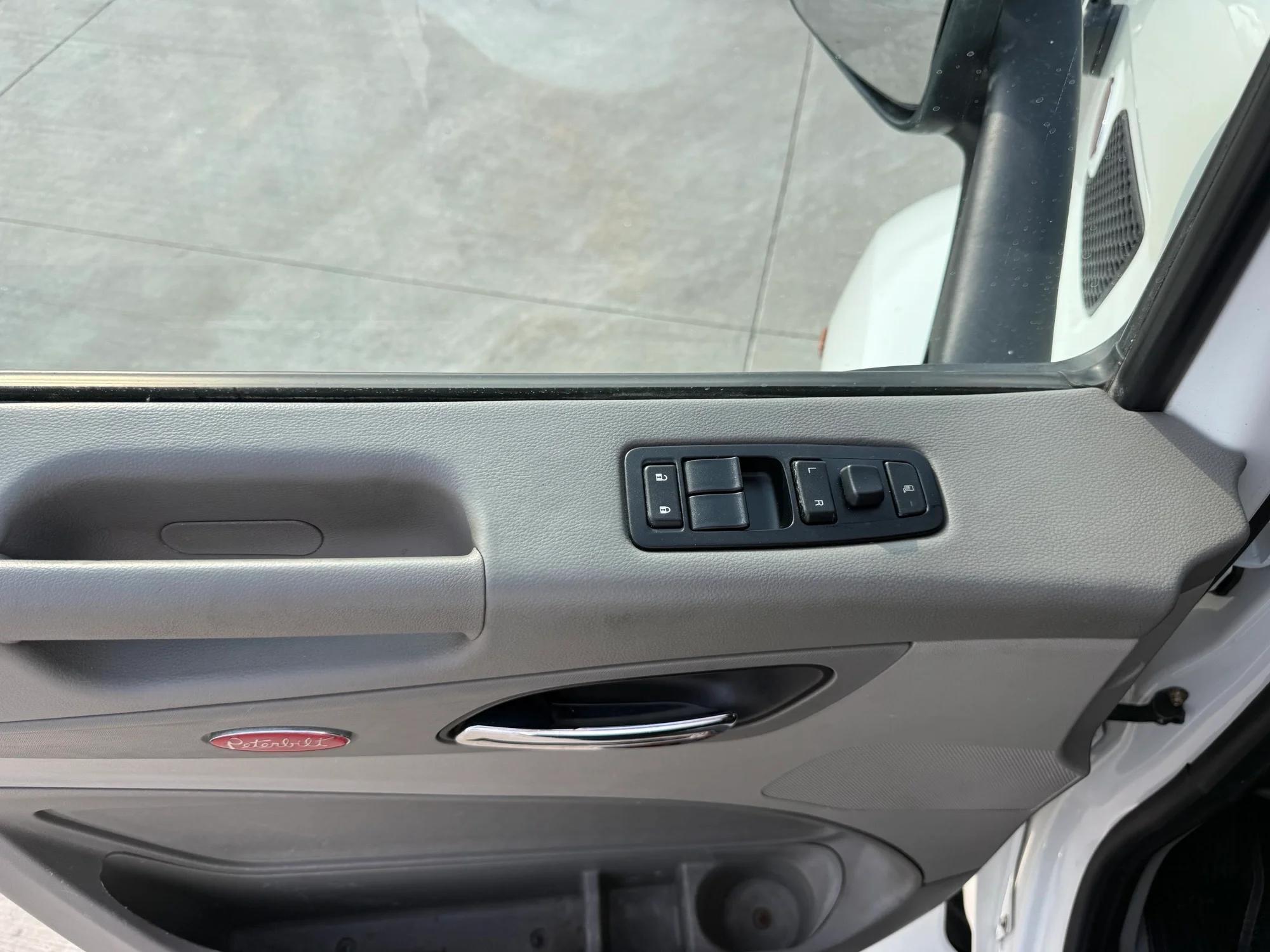 2021 Peterbilt 579 in Lowell, AR — photo 15