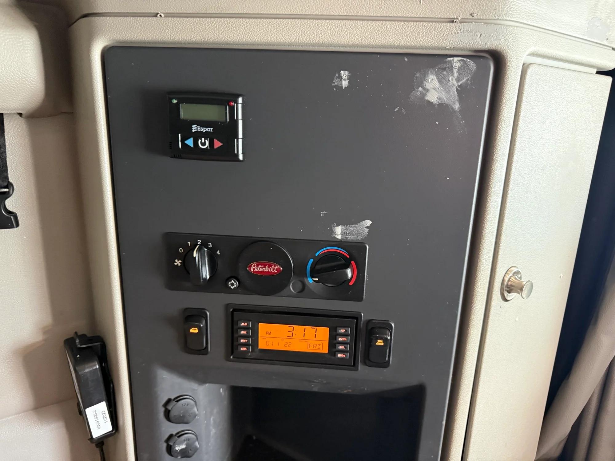 2021 Peterbilt 579 in Lowell, AR — photo 12