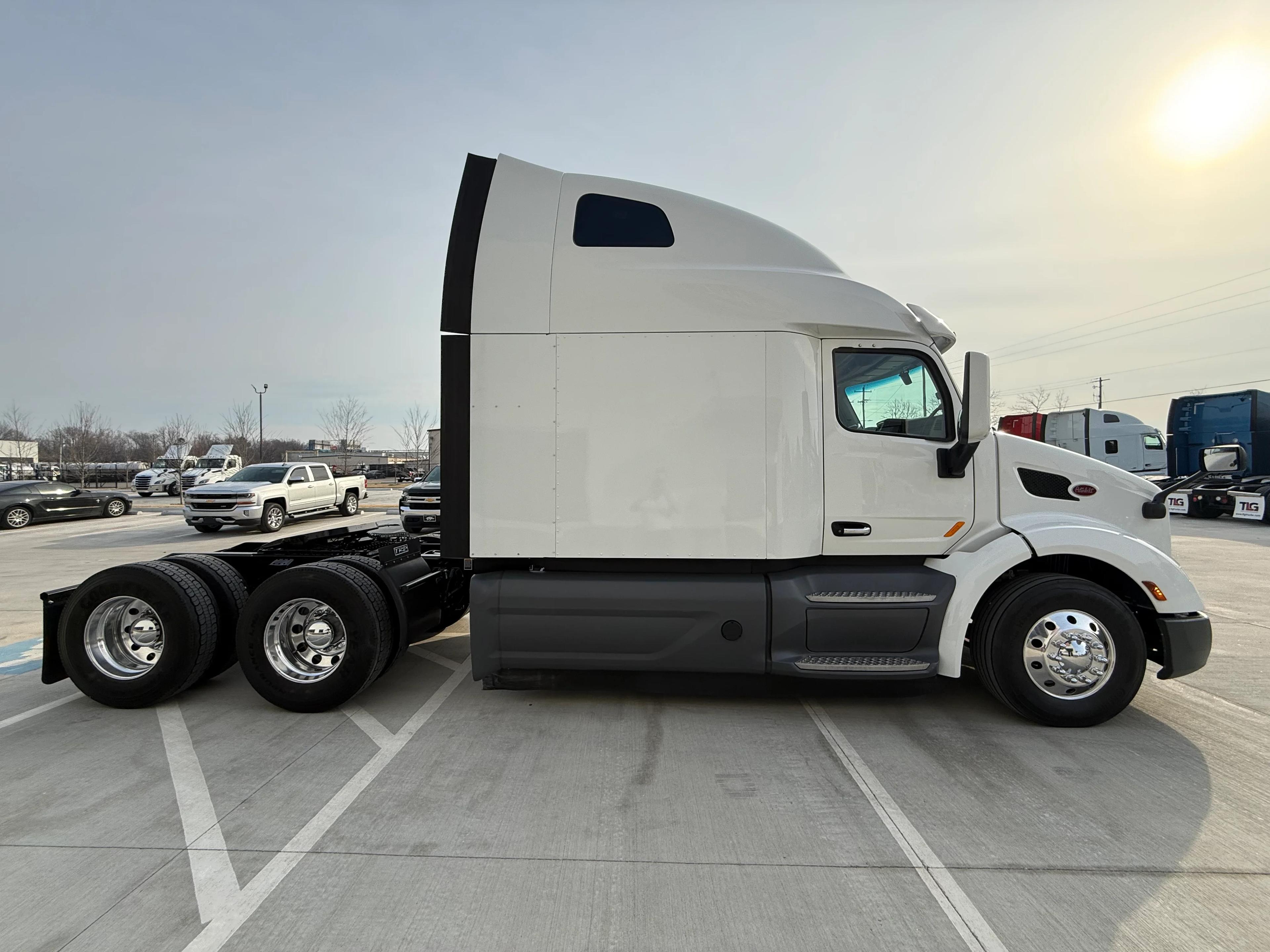 2021 Peterbilt 579 in Lowell, AR — photo 5