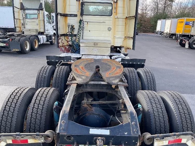 2015 Volvo VNL 300 in Londonderry, NH — photo 6