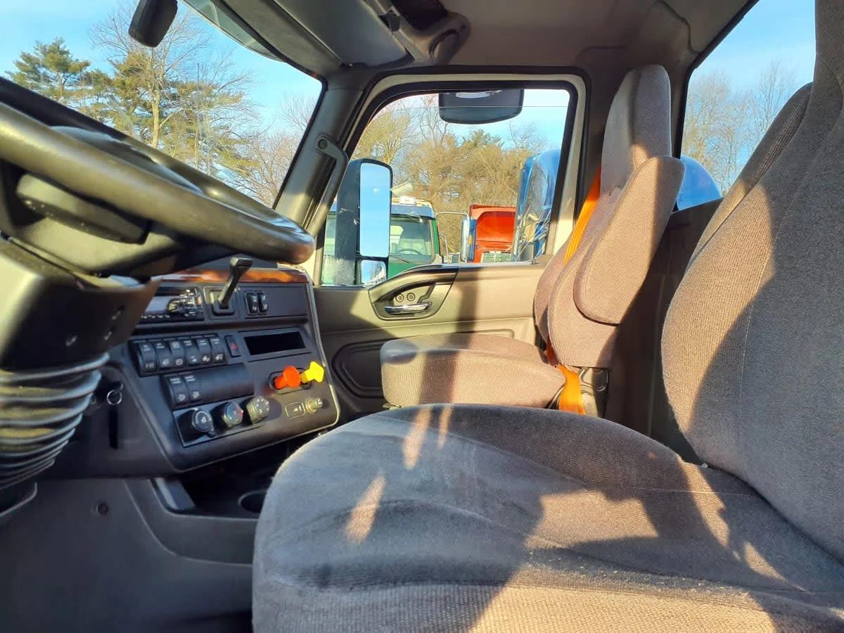 2019 International LT in Springfield, MA — photo 10