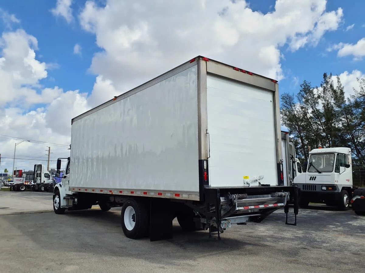 2019 Freightliner M2 106 in Miami, FL — photo 6