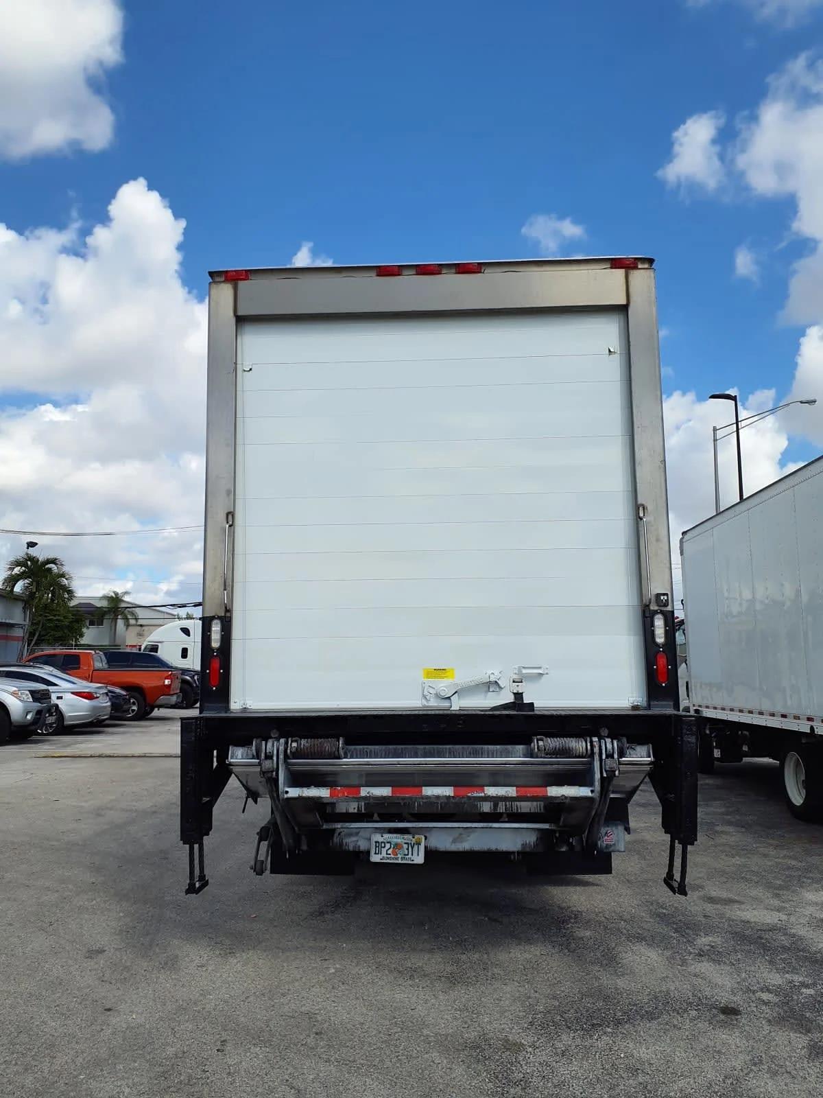 2019 Freightliner M2 106 in Miami, FL — photo 5
