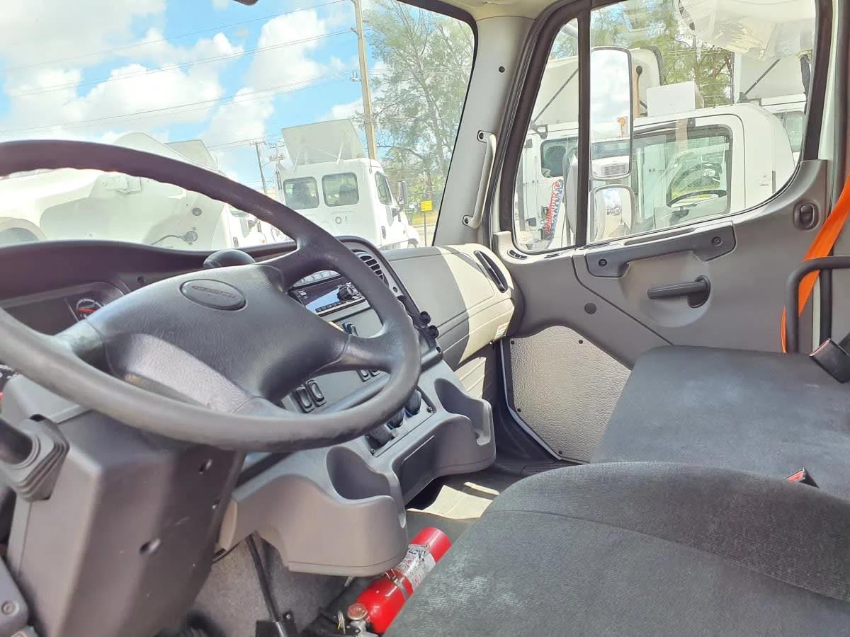 2019 Freightliner M2 106 in Miami, FL — photo 8