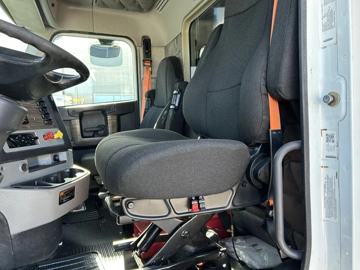2019 Freightliner 122SD in Amarillo, TX — photo 13