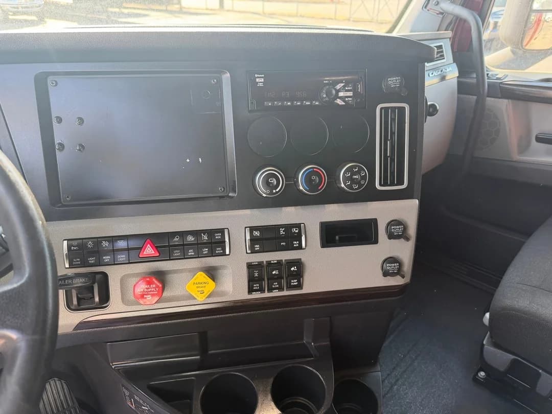 2020 Freightliner Cascadia in Oklahoma City, OK — photo 10