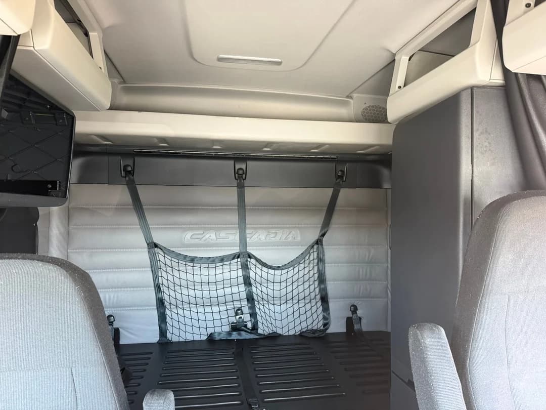 2020 Freightliner Cascadia in Oklahoma City, OK — photo 8