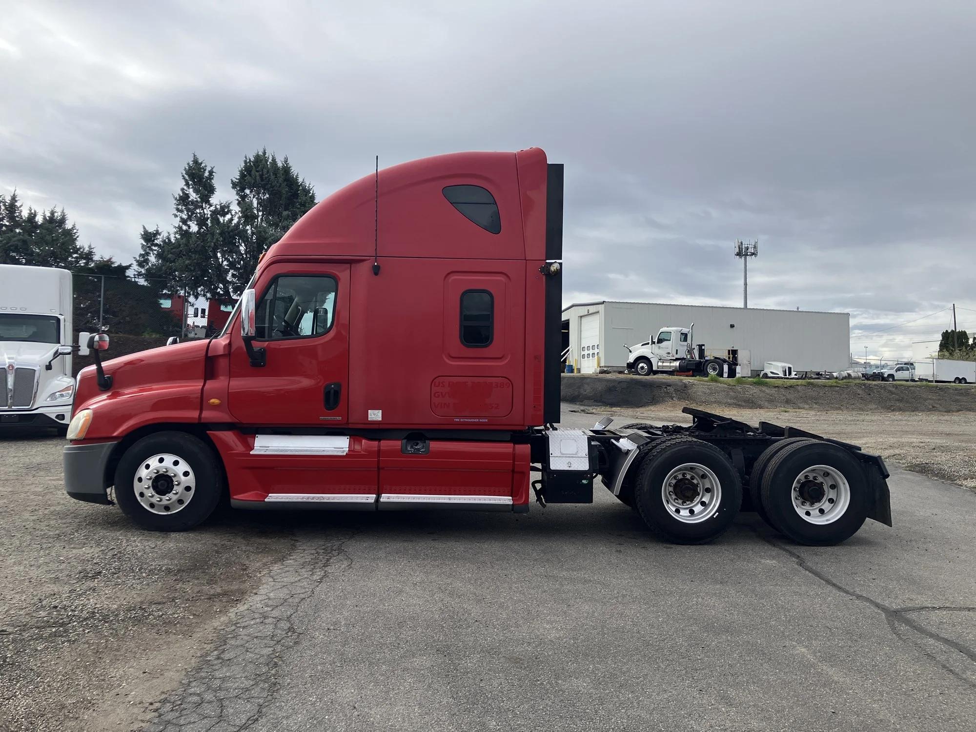 2011 Freightliner Cascadia in Boise, ID, ID — photo 2