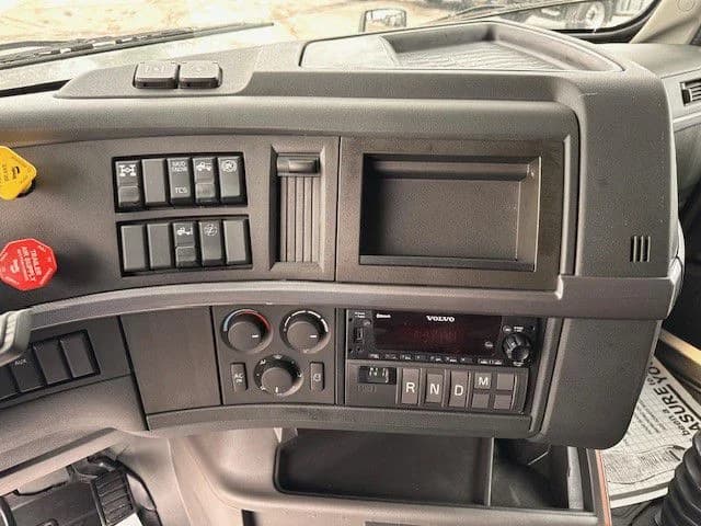 2024 Volvo VNL 860 in London, OH — photo 11