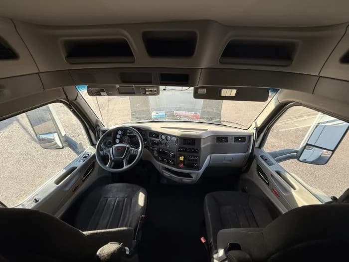 2020 Peterbilt 579 — photo 16
