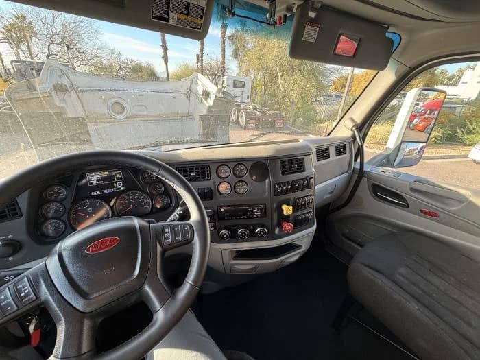 2020 Peterbilt 579 — photo 13