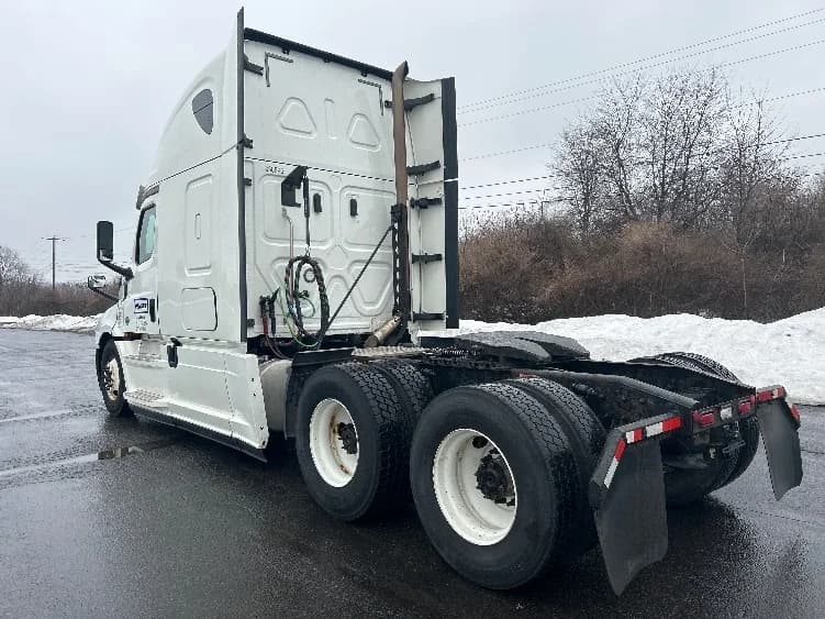 2020 Freightliner Cascadia in White Deer, PA — photo 5