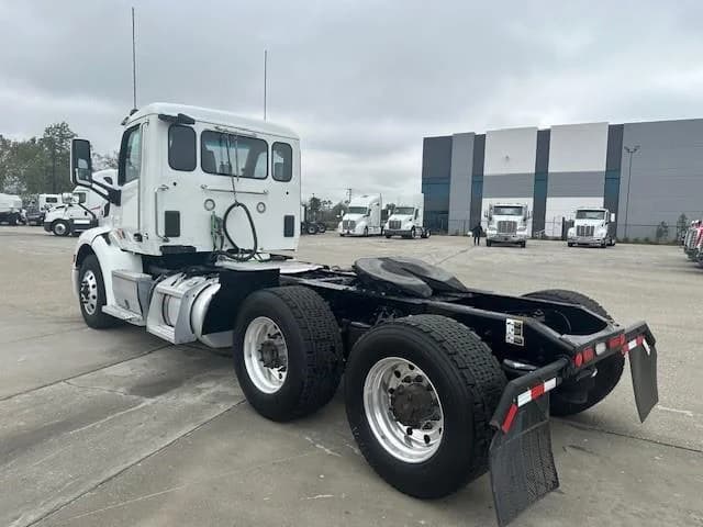 2020 Peterbilt 579 in Fontana, CA — photo 9
