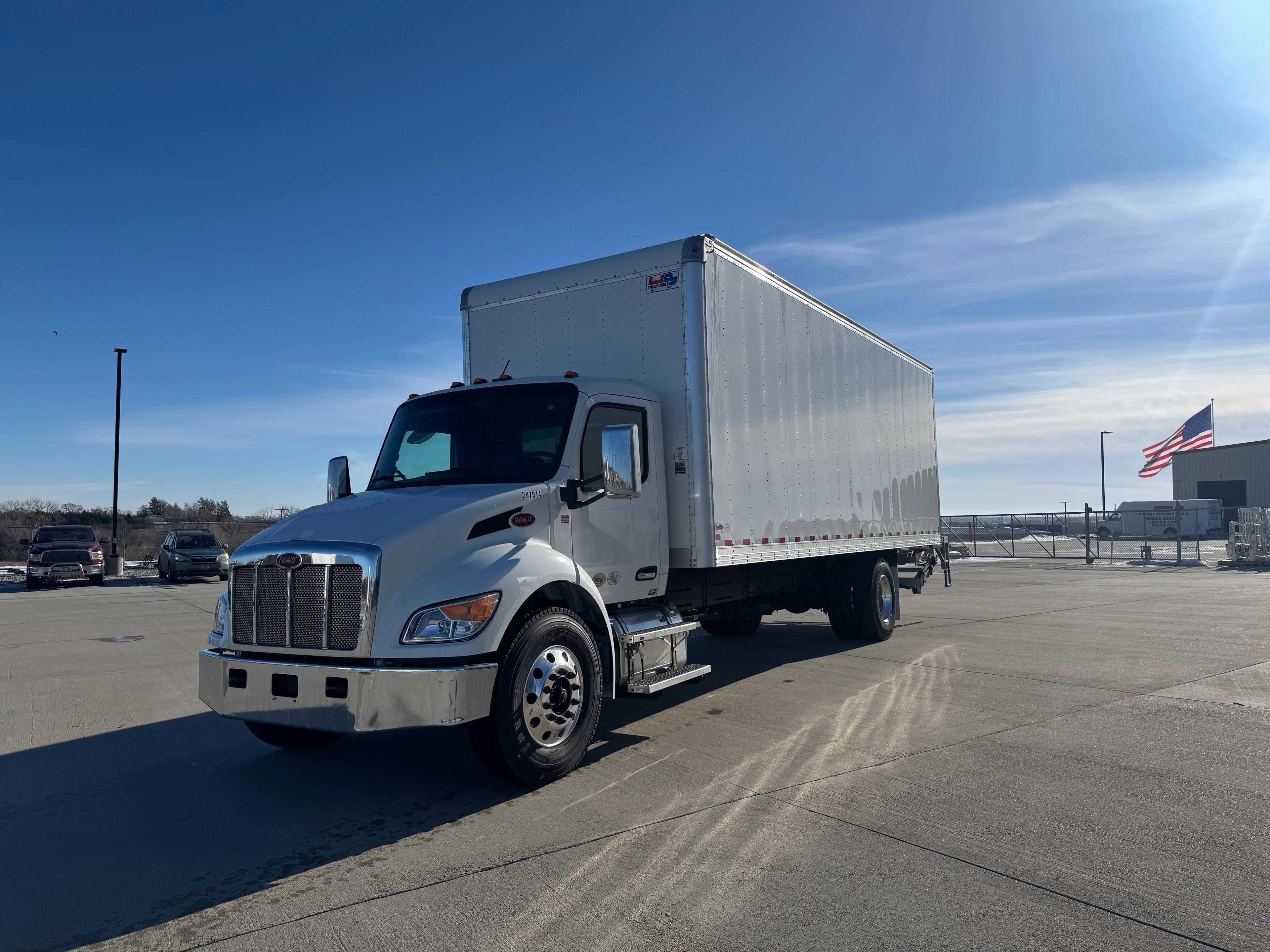 2025 Peterbilt 536 in DES MOINES, IA — photo 2