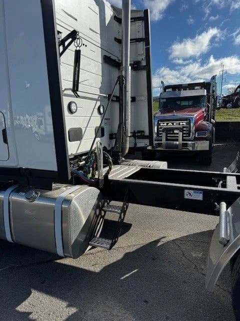 2027 Mack Anthem in La Vergne, TN — photo 6