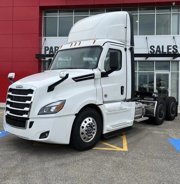 2027 Freightliner Cascadia in Cincinnati, OH — photo 15