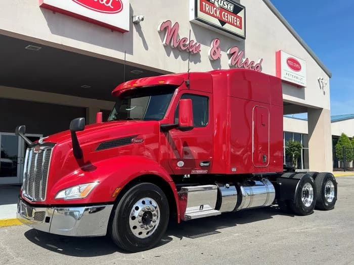 2022 Peterbilt 579 — photo 2