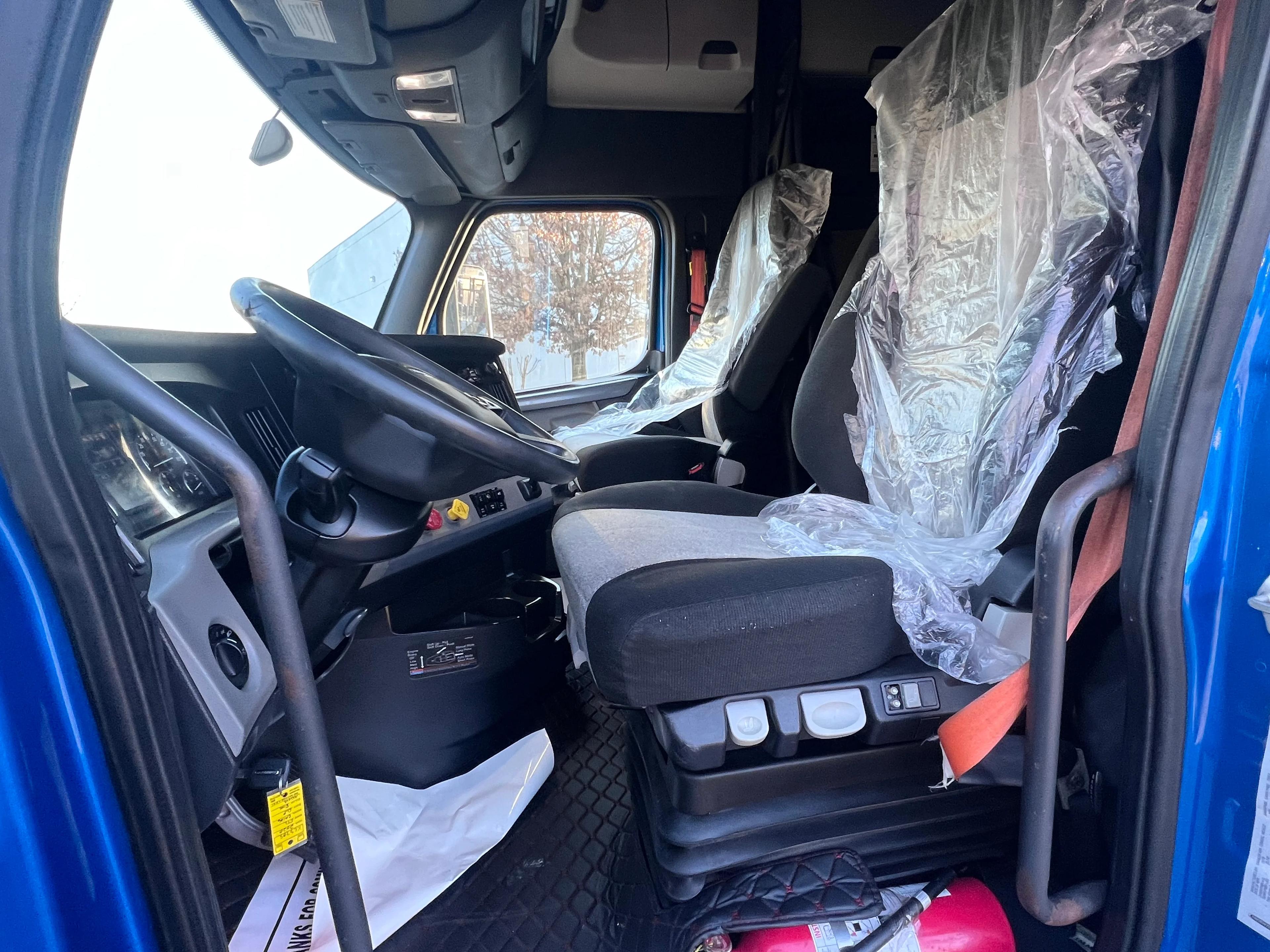 2020 Freightliner Cascadia in Nashville Isuzu, TN — photo 10