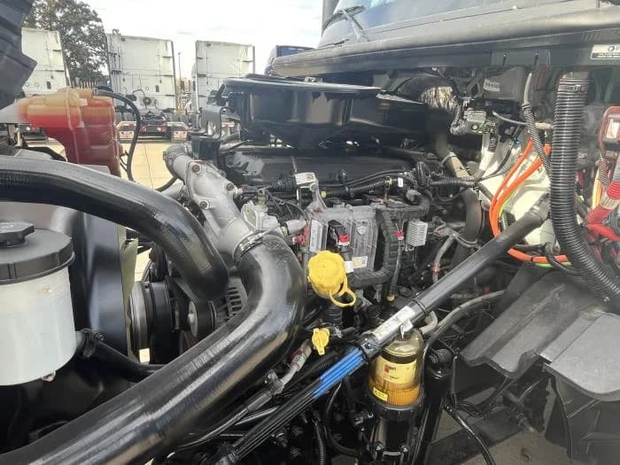 2021 International LT in Kansas City, MO — photo 10