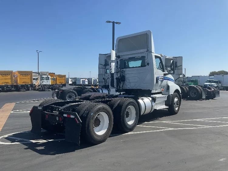 2019 International LT in Stockton, CA — photo 7