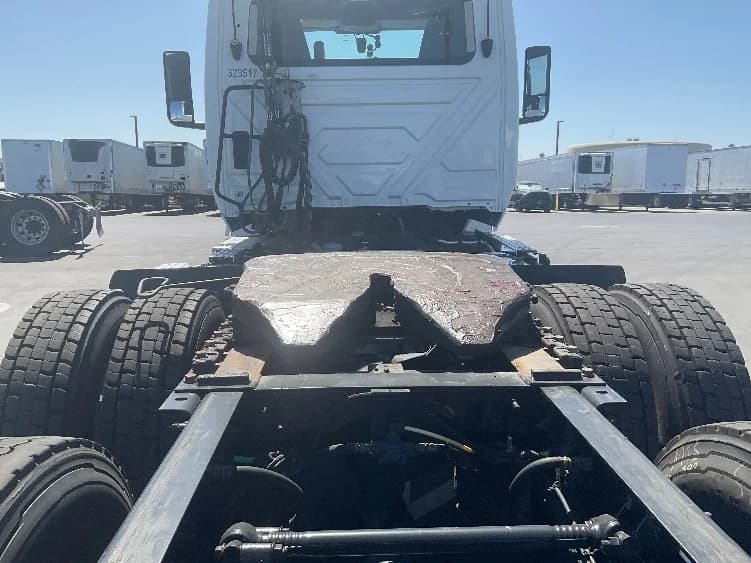 2019 International LT in Stockton, CA — photo 6