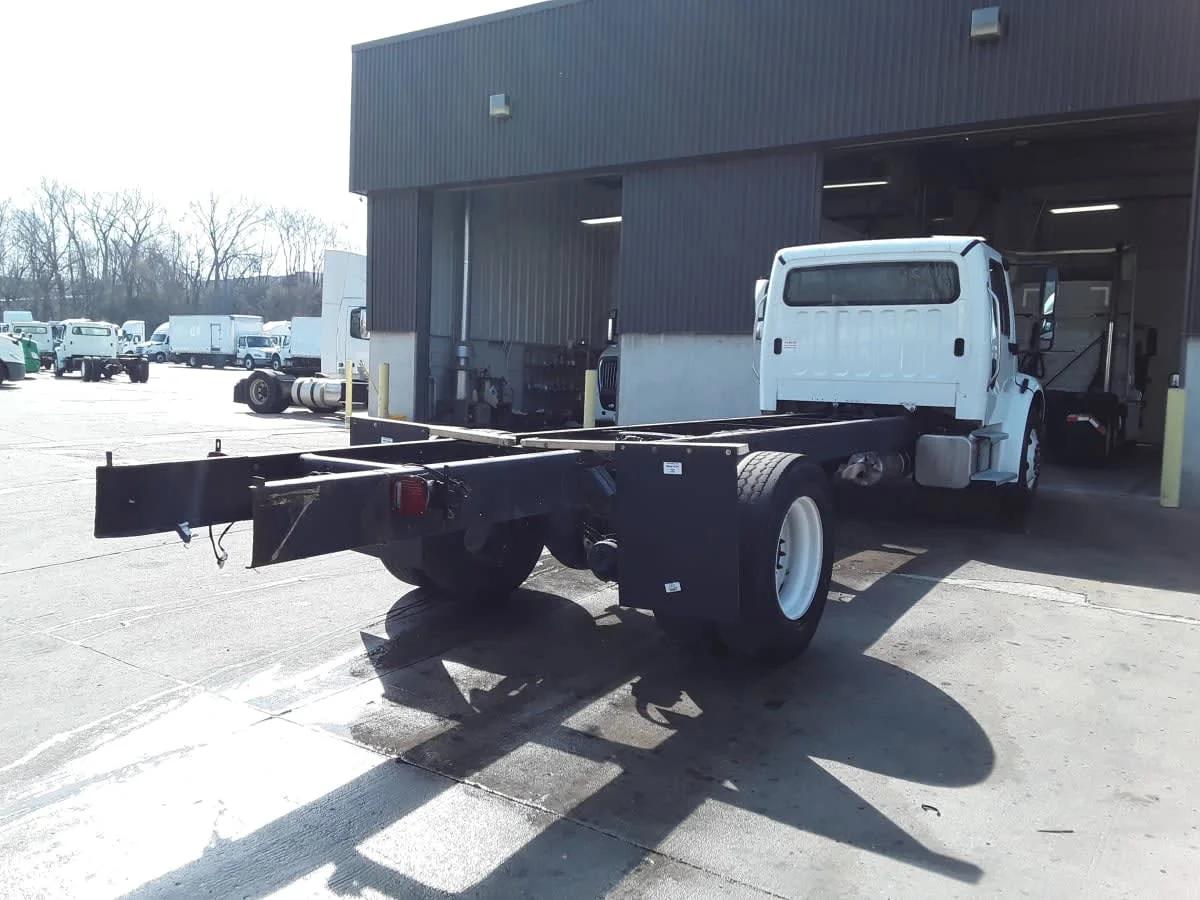 2020 Freightliner M2 106 in Kansas City, MO — photo 4